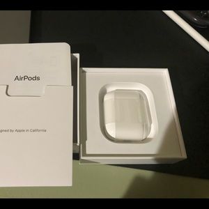 Apple AirPods(2nd gen) with charging case